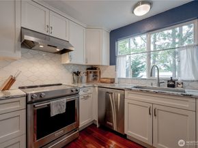 916 N 165th Street 7, Shoreline WA 98133