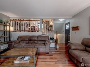 916 N 165th Street 7, Shoreline WA 98133