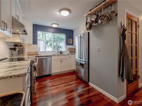 916 N 165th Street 7, Shoreline WA 98133