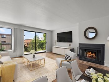 500 W Roy Street