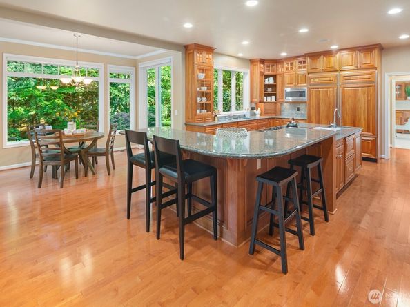 13695 NE 32nd Place, Bellevue WA 98005
