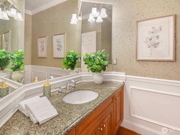 13695 NE 32nd Place, Bellevue WA 98005