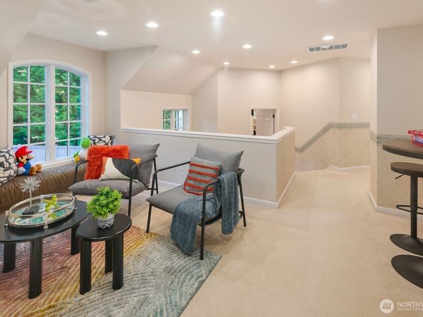 13695 NE 32nd Place, Bellevue WA 98005