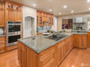 13695 NE 32nd Place, Bellevue WA 98005