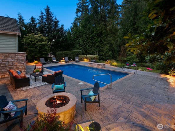 13695 NE 32nd Place, Bellevue WA 98005