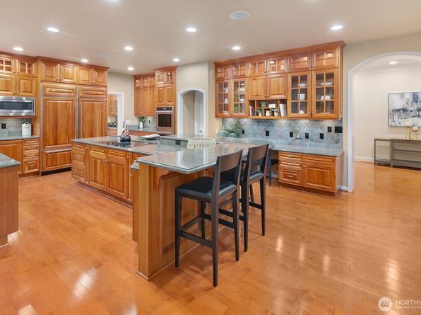 13695 NE 32nd Place, Bellevue WA 98005