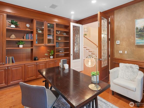 13695 NE 32nd Place, Bellevue WA 98005