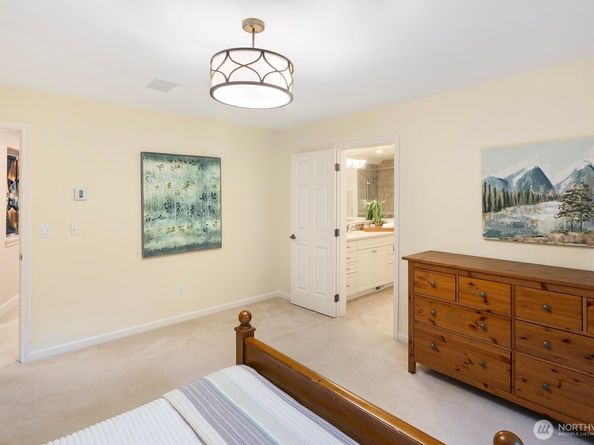 13695 NE 32nd Place, Bellevue WA 98005
