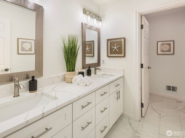 13695 NE 32nd Place, Bellevue WA 98005