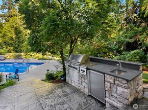 13695 NE 32nd Place, Bellevue WA 98005