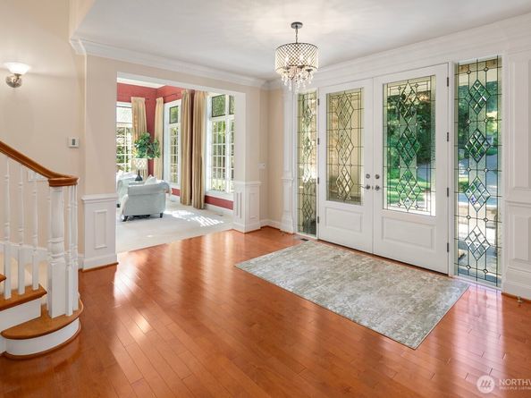 13695 NE 32nd Place, Bellevue WA 98005