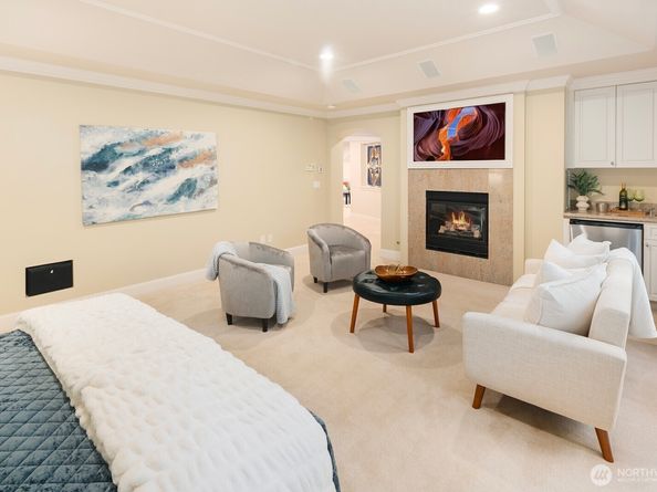 13695 NE 32nd Place, Bellevue WA 98005