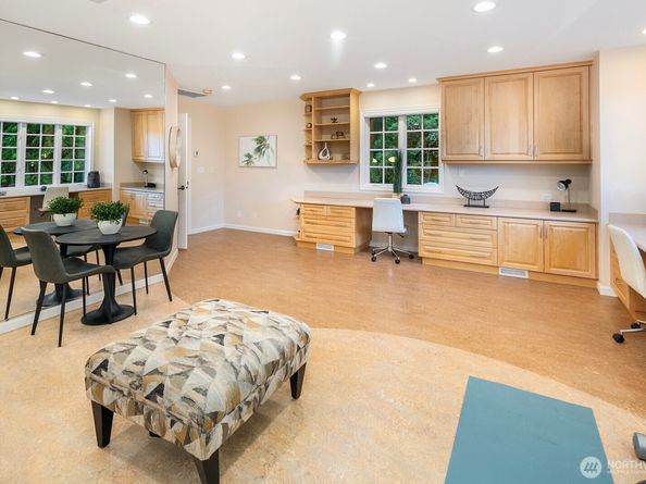 13695 NE 32nd Place, Bellevue WA 98005