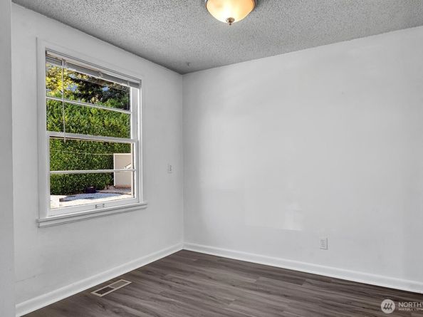13040 7th Avenue S, Burien WA 98168