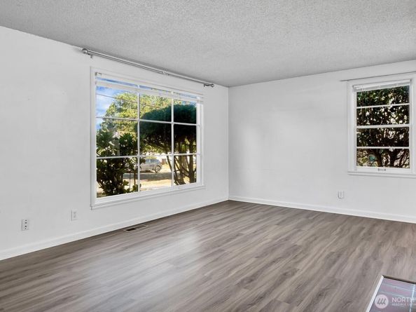 13040 7th Avenue S, Burien WA 98168