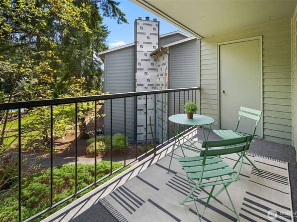 4635 W Lake Sammamish Parkway SE G206, Issaquah WA 98027