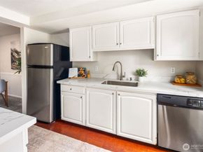 4635 W Lake Sammamish Parkway SE G206, Issaquah WA 98027
