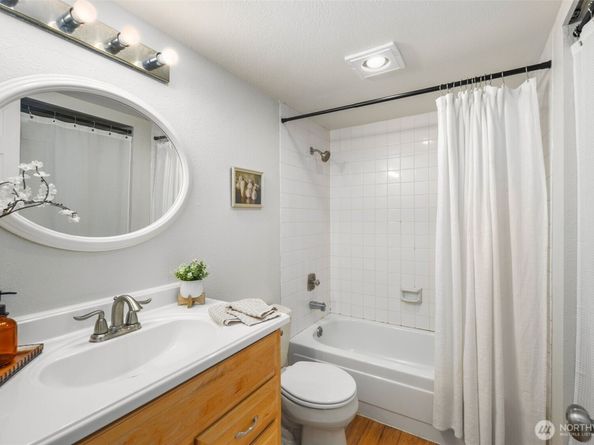 4635 W Lake Sammamish Parkway SE G206, Issaquah WA 98027