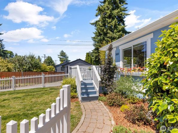 3610 SW Kenyon Street, Seattle WA 98126