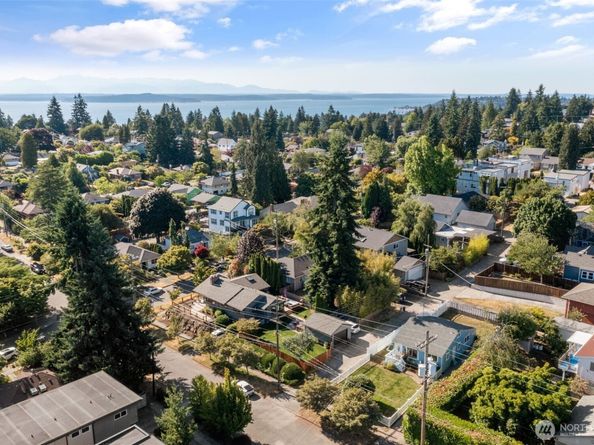 3610 SW Kenyon Street, Seattle WA 98126