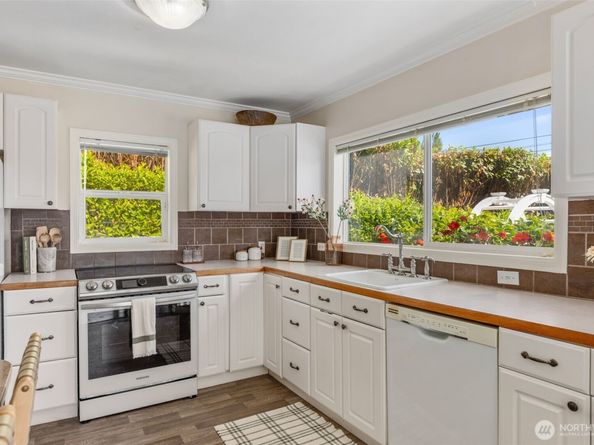 3610 SW Kenyon Street, Seattle WA 98126