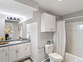 9215 Linden Avenue N, Seattle WA 98103