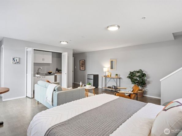 9215 Linden Avenue N, Seattle WA 98103