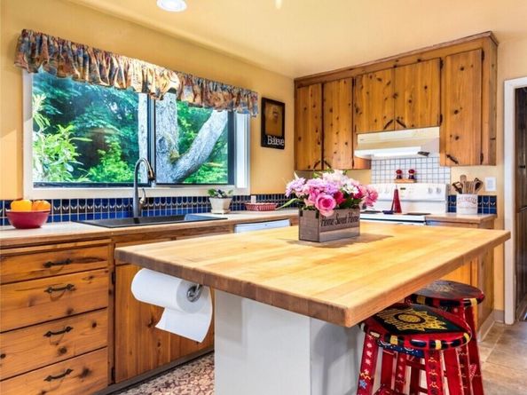 23606 SE Tiger Mountain Road, Issaquah WA 98027