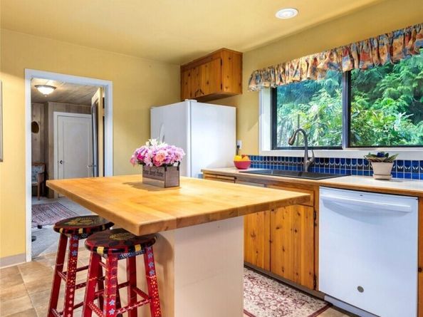 23606 SE Tiger Mountain Road, Issaquah WA 98027
