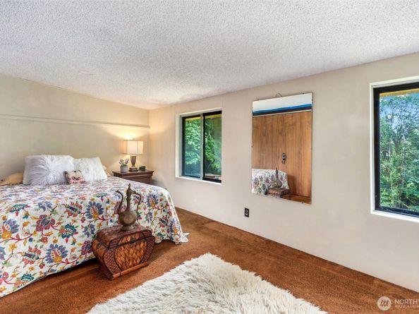23606 SE Tiger Mountain Road, Issaquah WA 98027