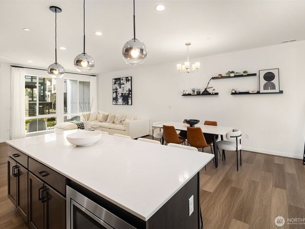 21822 25th Avenue SE B, Bothell WA 98021