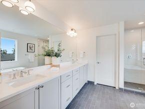 13542 39th Avenue NE A, Seattle WA 98125