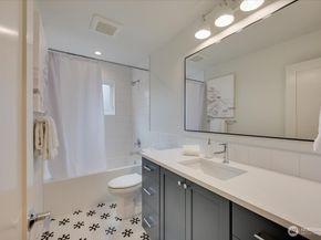 13542 39th Avenue NE A, Seattle WA 98125