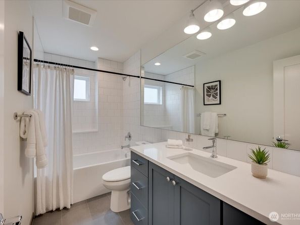 13542 39th Avenue NE A, Seattle WA 98125