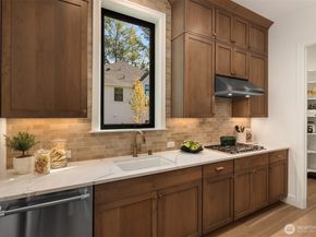 15318 154th Avenue NE, Woodinville WA 98072