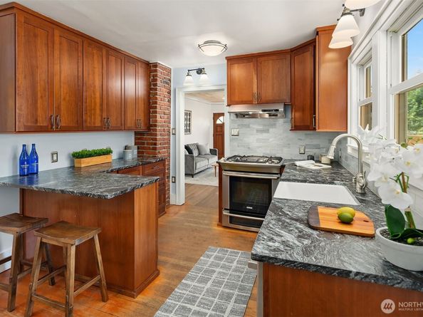 9116 23rd Avenue NE, Seattle WA 98115