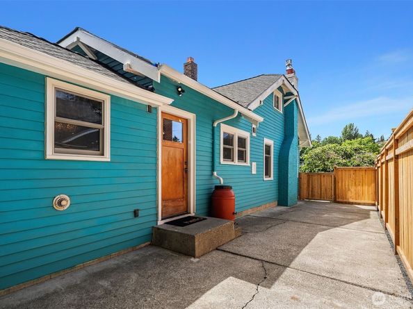 9116 23rd Avenue NE, Seattle WA 98115