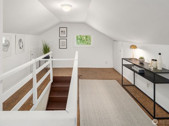 9116 23rd Avenue NE, Seattle WA 98115