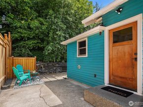 9116 23rd Avenue NE, Seattle WA 98115