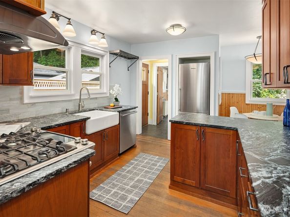 9116 23rd Avenue NE, Seattle WA 98115