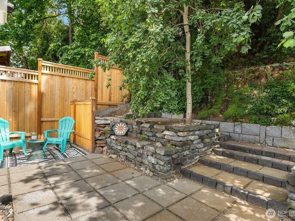 9116 23rd Avenue NE, Seattle WA 98115