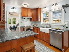 9116 23rd Avenue NE, Seattle WA 98115