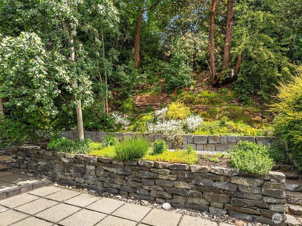 9116 23rd Avenue NE, Seattle WA 98115