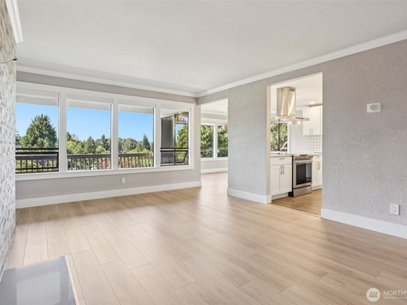 11644 100th Avenue NE 308, Kirkland WA 98034