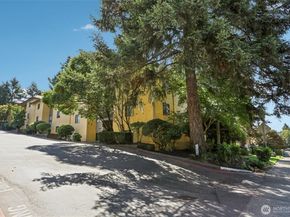 11644 100th Avenue NE 308, Kirkland WA 98034