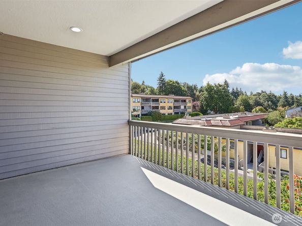 11644 100th Avenue NE 308, Kirkland WA 98034