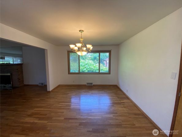 4916 24th Place S, Seattle WA 98108