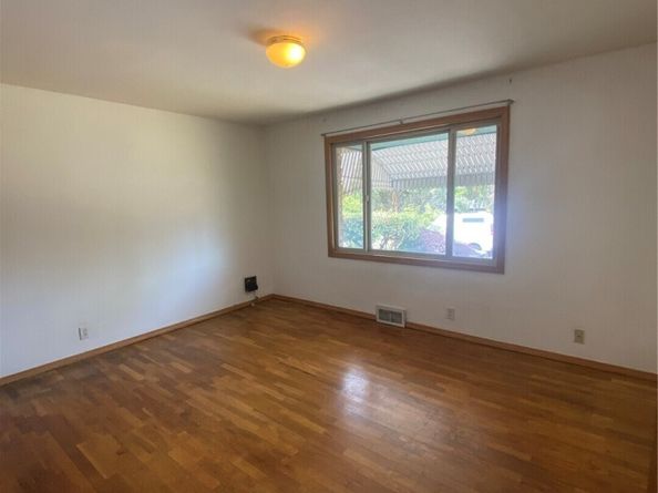 4916 24th Place S, Seattle WA 98108
