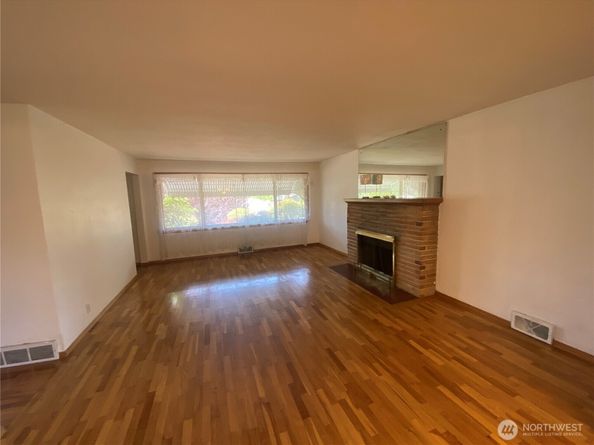 4916 24th Place S, Seattle WA 98108