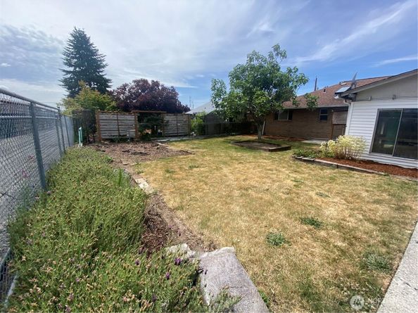 4916 24th Place S, Seattle WA 98108